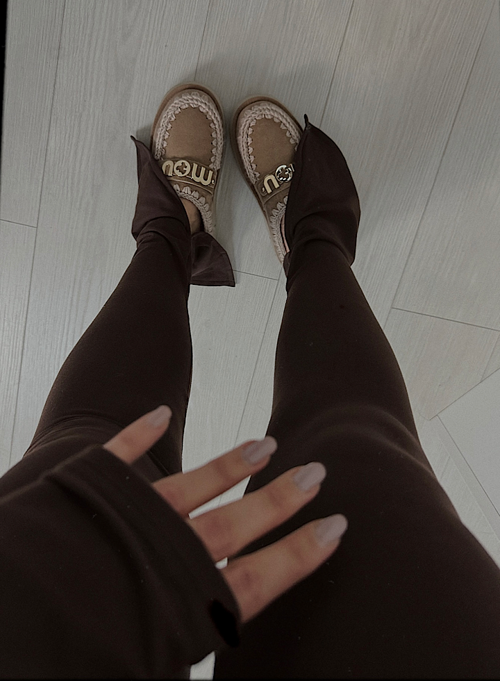 Komplet Emma bluza i Lucy helanke u čokolada boji